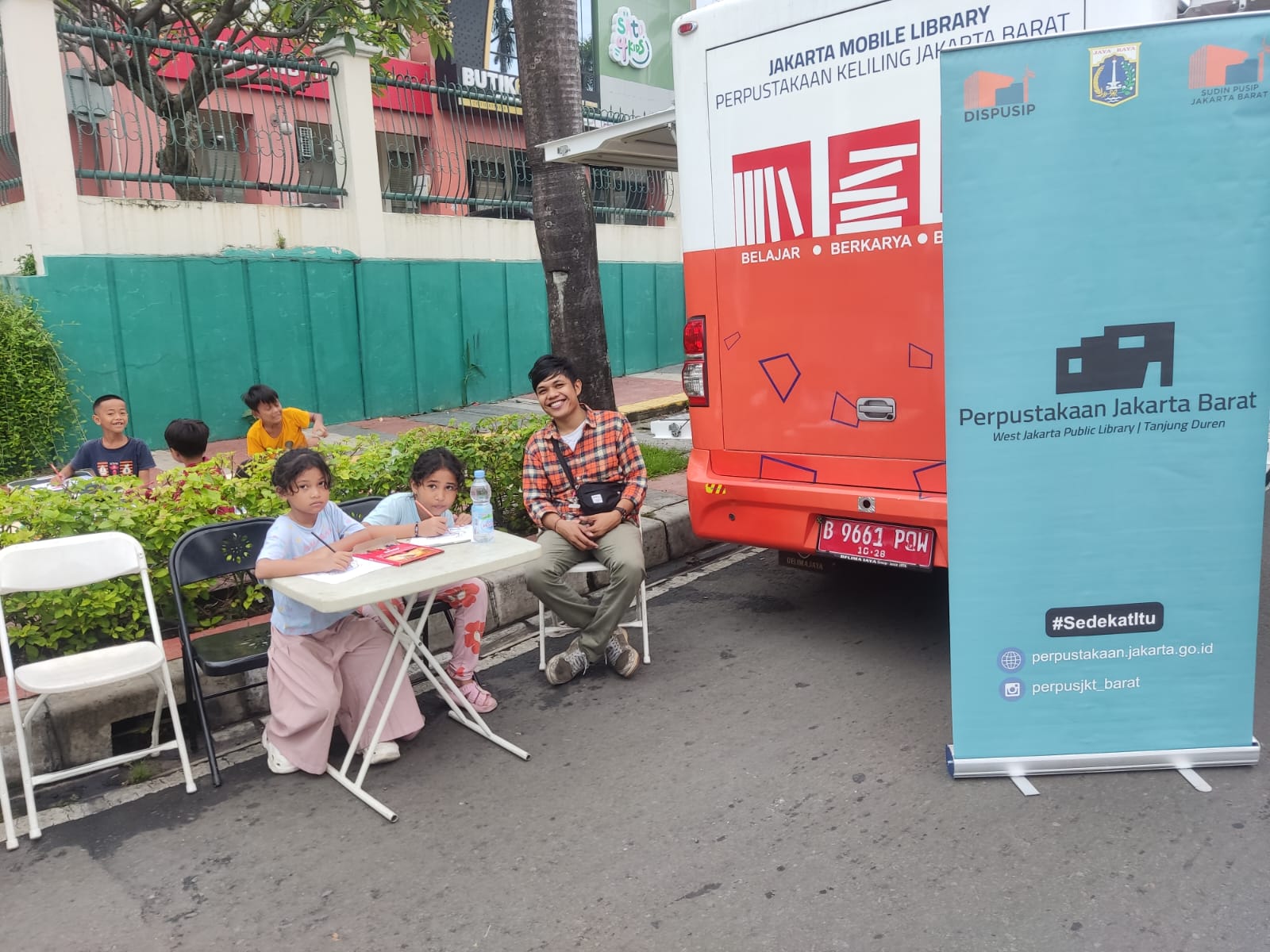 Layanan Mobil Perpustakaan Keliling Hadir Di Hari Bebas Kendaraan Bermotor (HBKB)